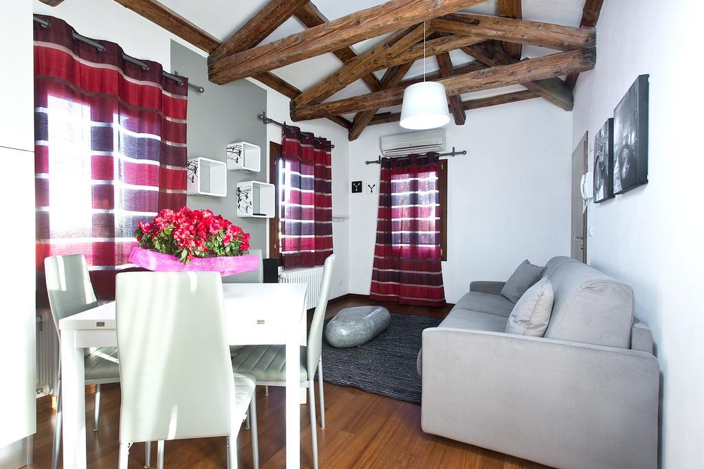 Good Wine Apartments Venice Room photo