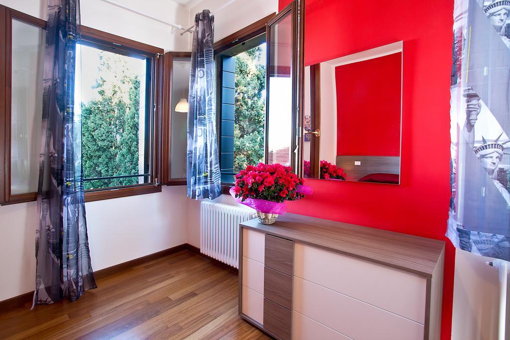 Good Wine Apartments Venice Room photo