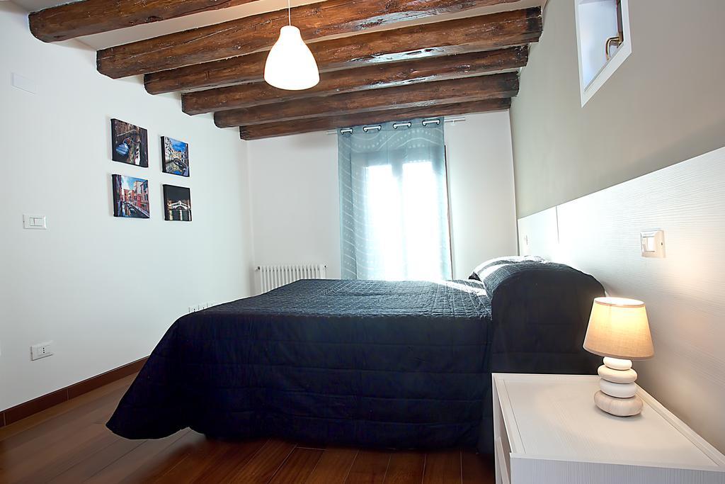 Good Wine Apartments Venice Room photo
