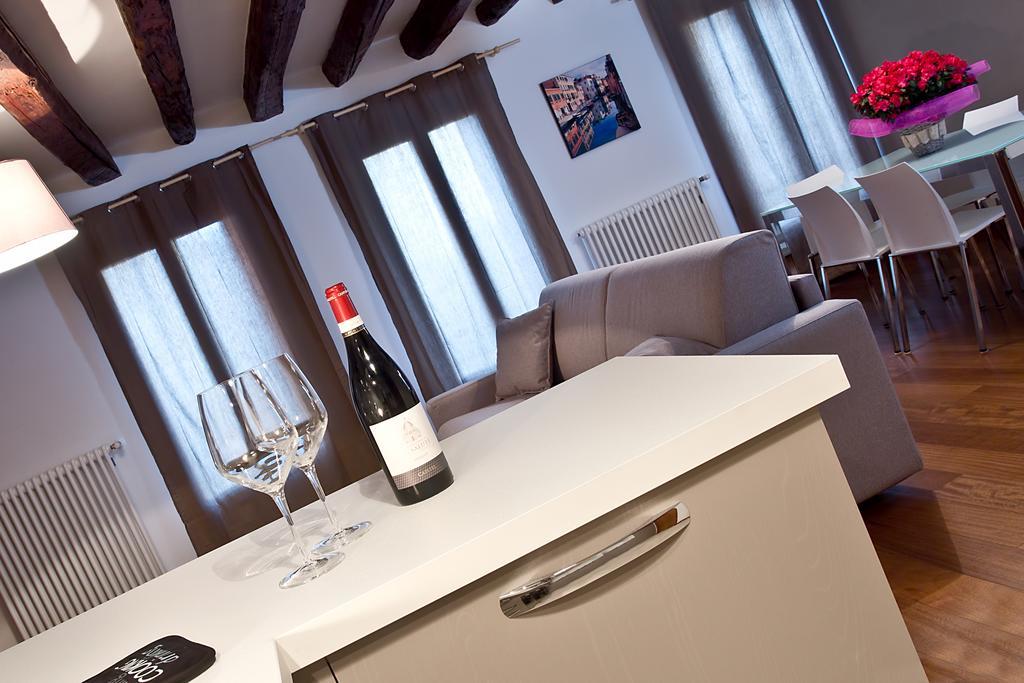 Good Wine Apartments Venice Room photo