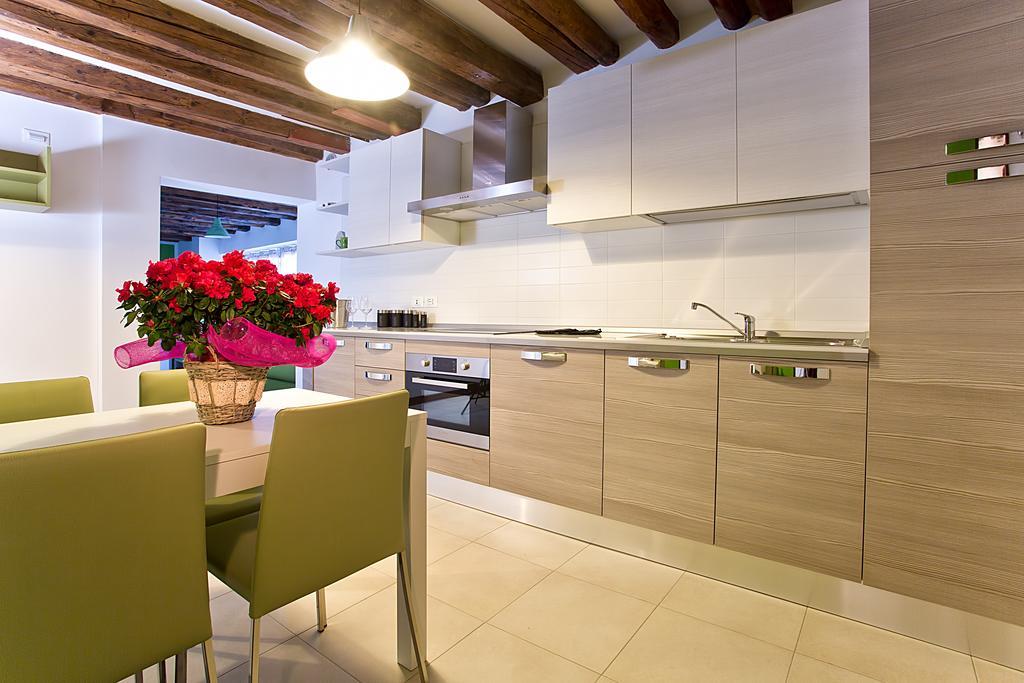Good Wine Apartments Venice Room photo