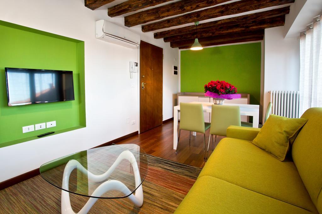 Good Wine Apartments Venice Room photo